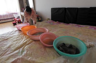 保靖楼上漏水，住户失联，小区没物管，业主维权难！律师来支招……